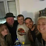 Kurt E Famiglia *